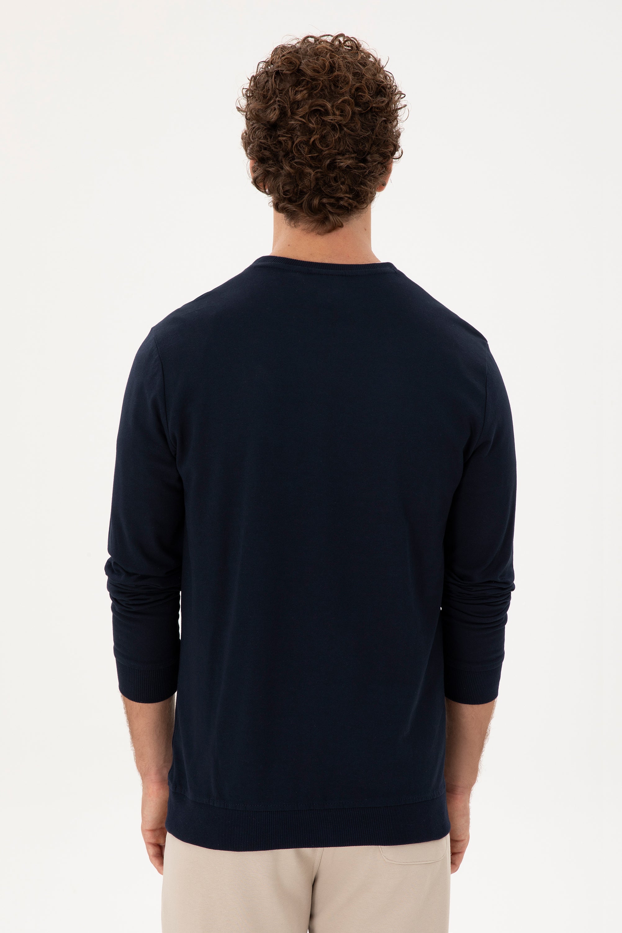 тъмно-син-суитчър-8-1945650-1