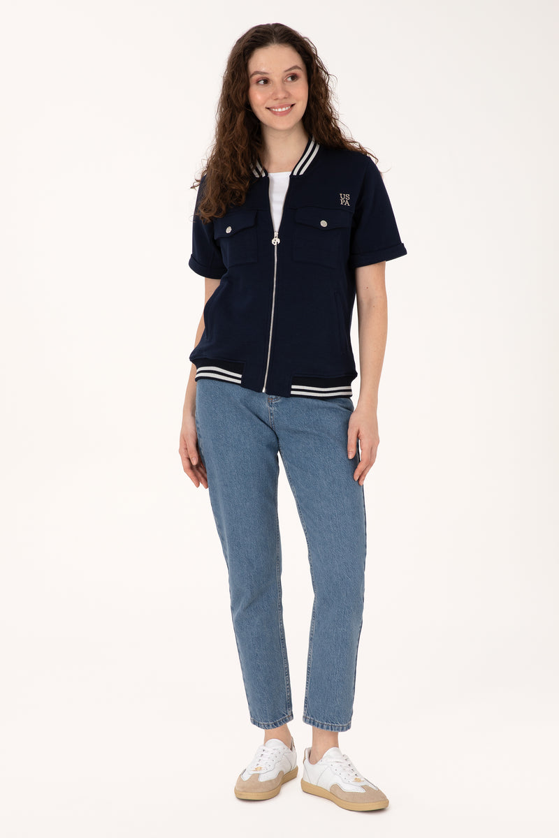 тъмно-син-суитчър-8-2240256-2