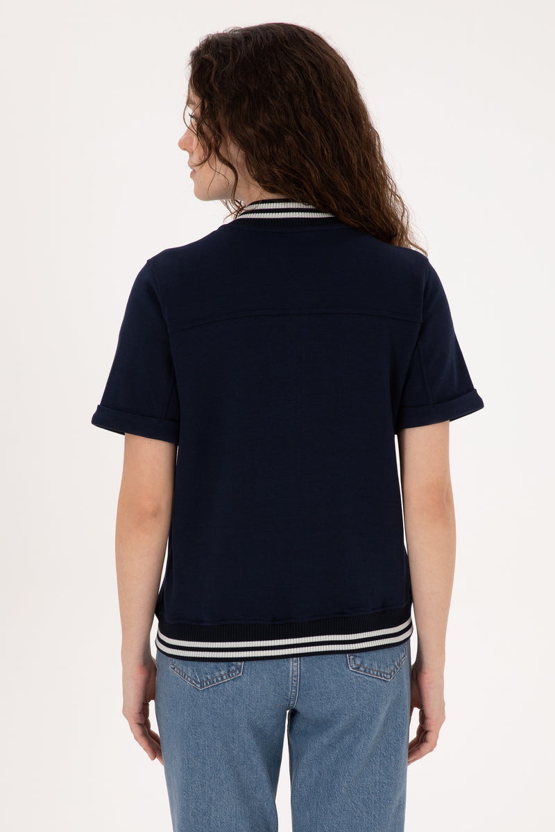 тъмно-син-суитчър-8-2240256-2